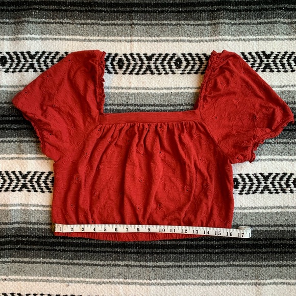 American Eagle Red Eyelet Puff Sleeve Crop Top Size L - Picture 5 of 7